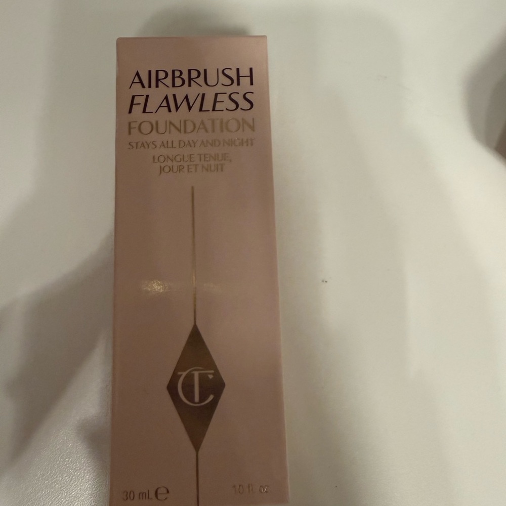 Charlotte Tilbury Airbrush Flawless Foundation - 5.5 Neutral